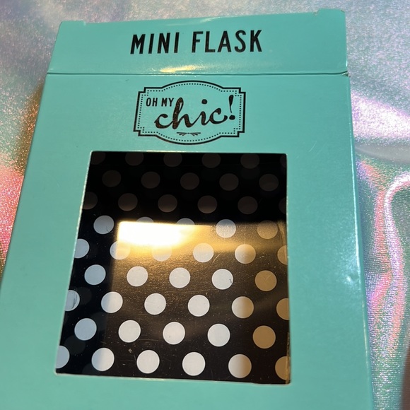 New, small Flask - Picture 2 of 11